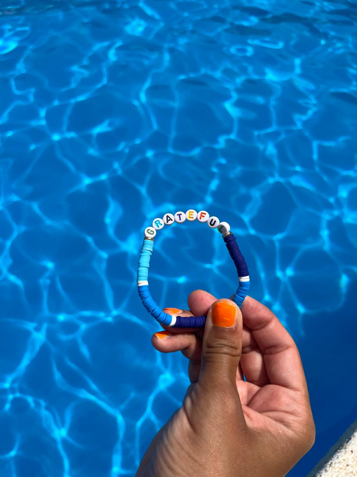 GRATEFUL slogan bracelet in blue
