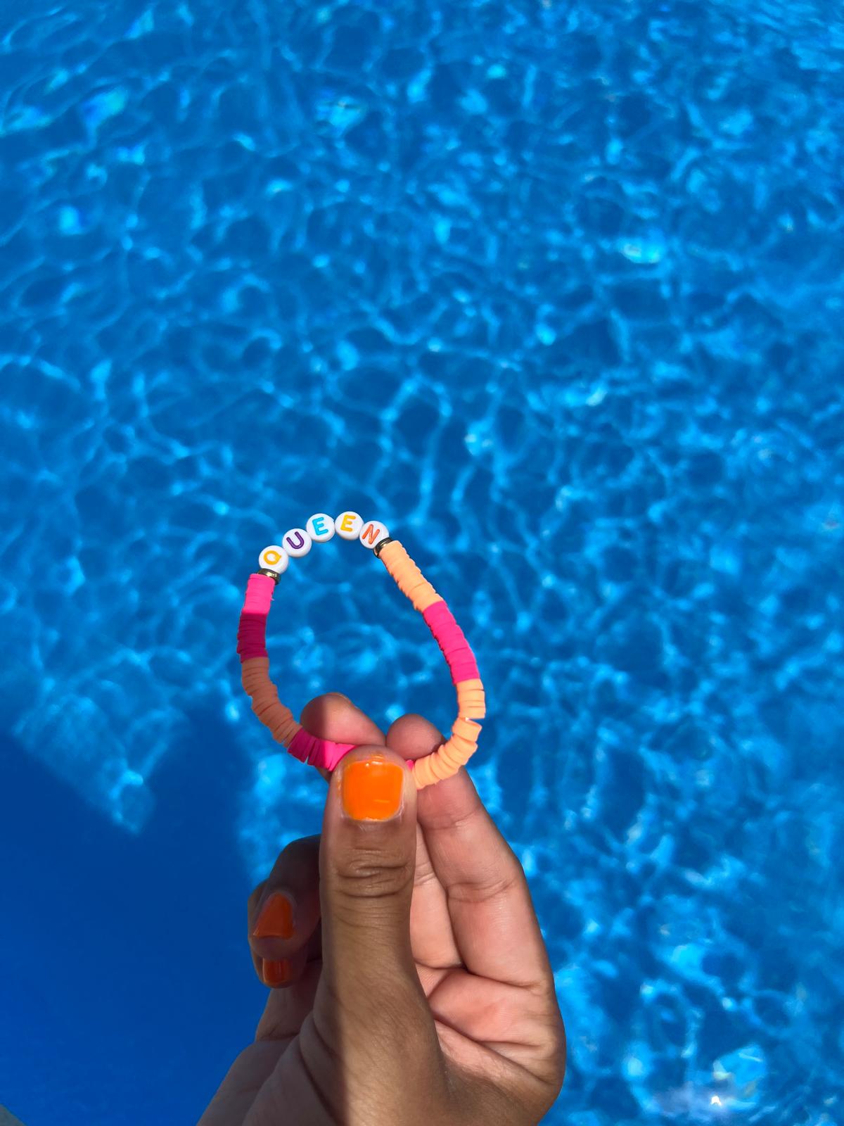 QUEEN slogan bracelet in pink/ orange